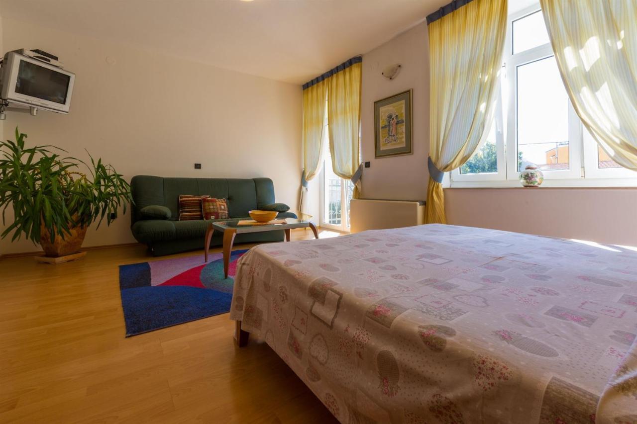 Apartments Villa Katarina Selce Exterior photo