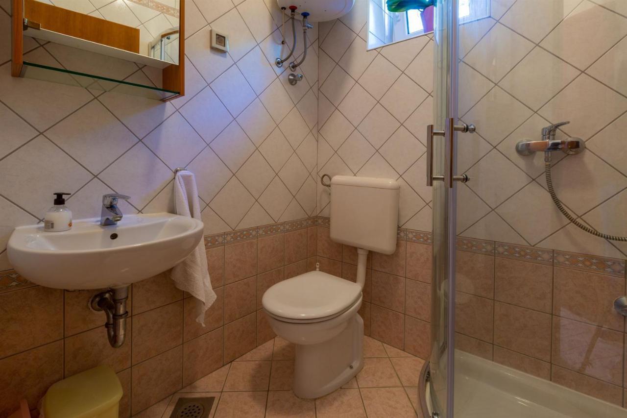 Apartments Villa Katarina Selce Exterior photo